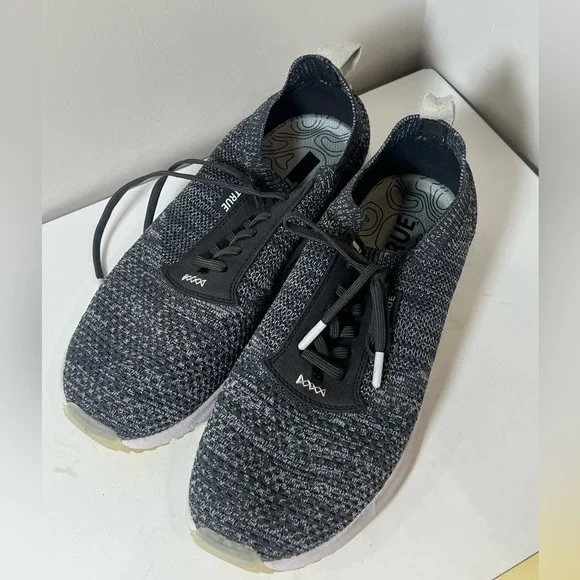 TRUE Linkswear Performance Knit Sneaker Size 9.5 All Day Knit Sneakers EUC - Picture 2 of 13